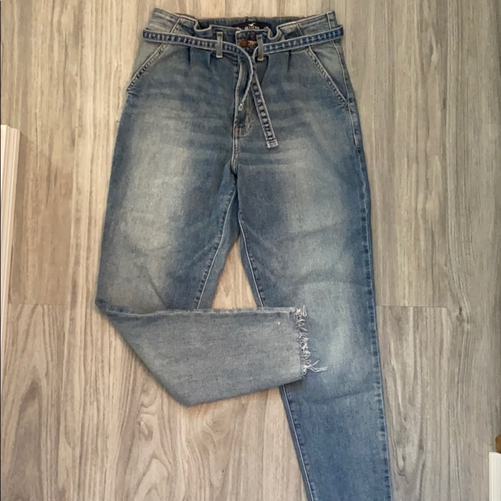 Holister ultra high rise mom jeans size 3R